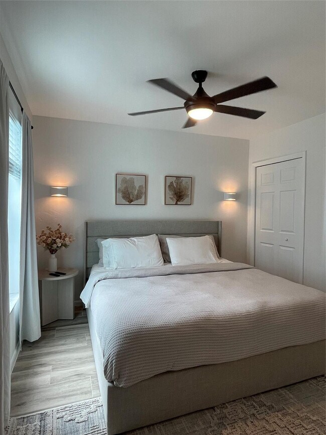 Building Photo - 2708 NE 14th Street Causeway