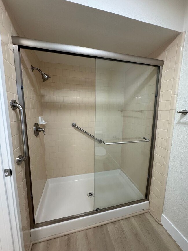 Building Photo - VAILABLE NOW! G O R G E O U S Single Story 3 Bed 2 Bath with Pool