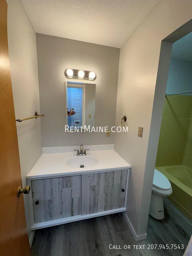 Building Photo - 27 Longrale Park