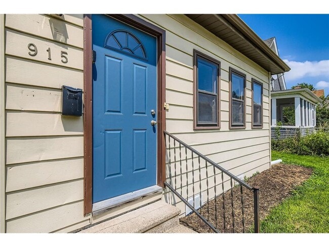 Building Photo - 915 Fuller Ave