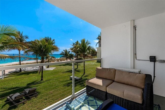 Building Photo - 1041 Hillsboro Mile