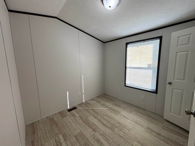 Building Photo - 44 Pineland Park Rd