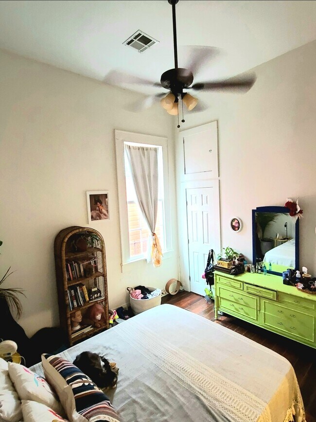 Building Photo - 410 N Tonti St