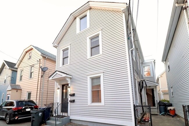 Building Photo - 10 Berkshire Pl