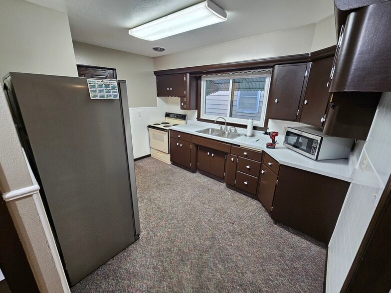 Kitchen - Upstairs - 868 Park Ave