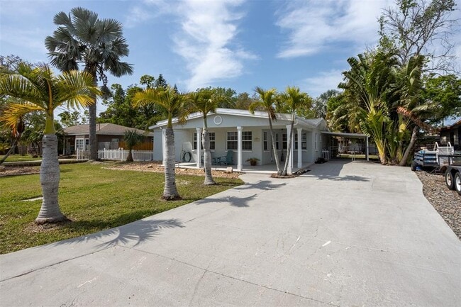 Building Photo - 711 Bayshore Dr
