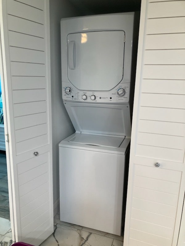 Building Photo - 5915 Sea Ranch Dr