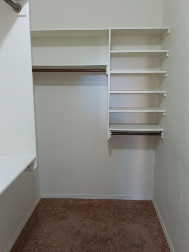 Building Photo - Stunning Home! Showings available Today!