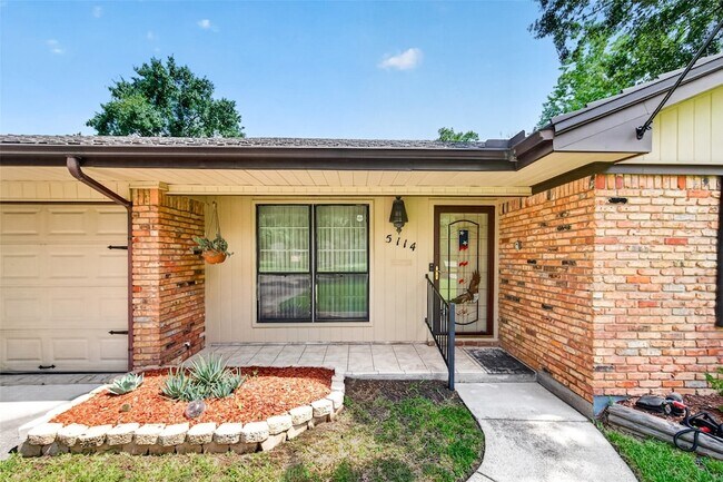 Building Photo - 5114 Beechnut St