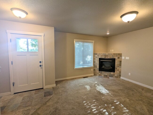 Building Photo - Gorgeous 3x2 townhouse, single-car garage, and two gas fireplaces