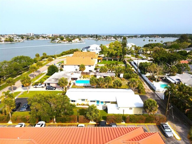 Building Photo - 7057 Sunset Dr S