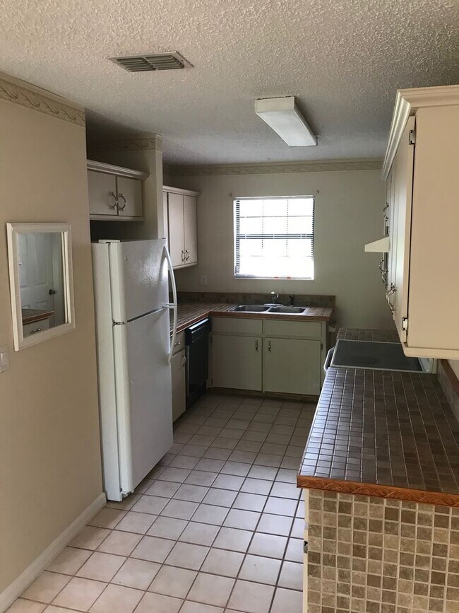 Building Photo - Charming 2-Bedroom, 2-Bath Single Family H...