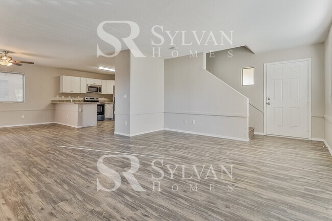 Building Photo - Comfortable living in this 4BR 3BA