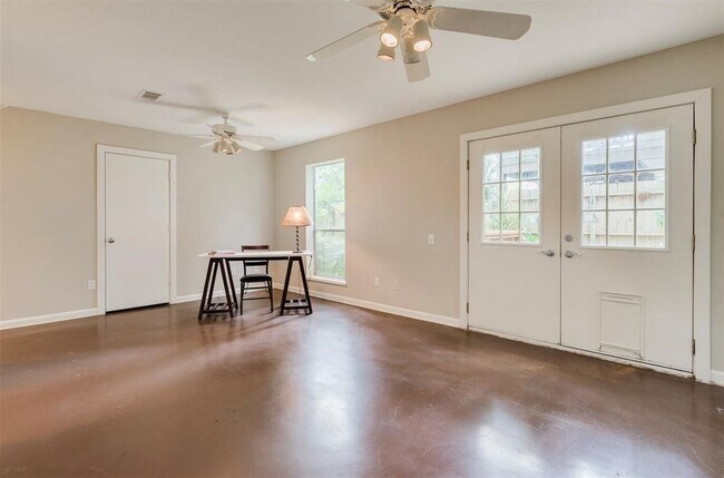 Building Photo - 123 Detering St