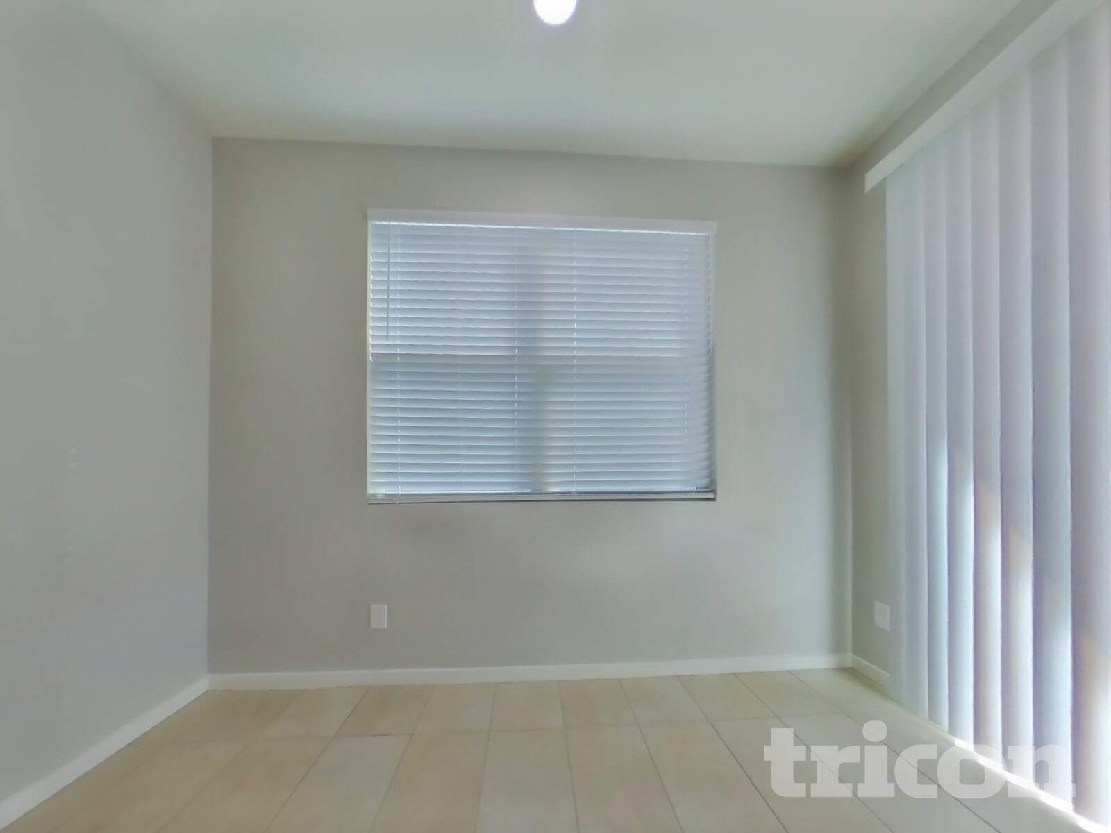 Building Photo - 605 W Cholena Trail