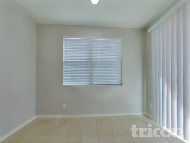 Building Photo - 605 W Cholena Trail