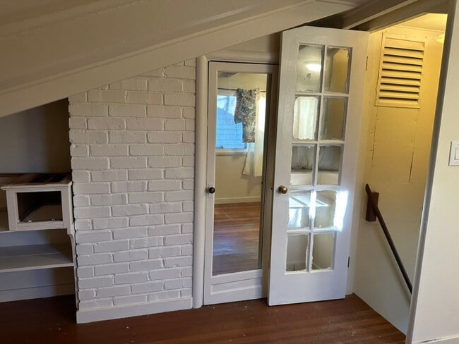 Building Photo - Epic REA - Great Home w/2 BR/1 BA Plus Bonus Loft in Mills Park Neighborhood