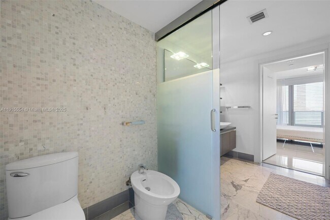 Building Photo - 200 Biscayne Blvd Way