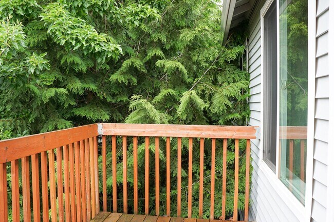 Building Photo - Top-Floor 1 Bdr w/ Private Balcony Ready Soon!