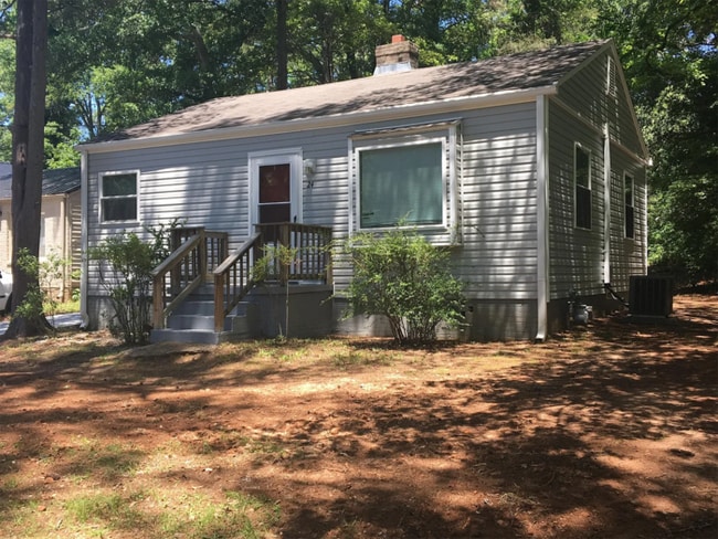 Building Photo - Beautiful 2 Bedroom 1 Bathroom Home with Spacious Living and Backyard