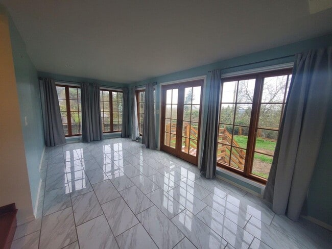 Building Photo - Newly remodeled with quality and comfort throughout.