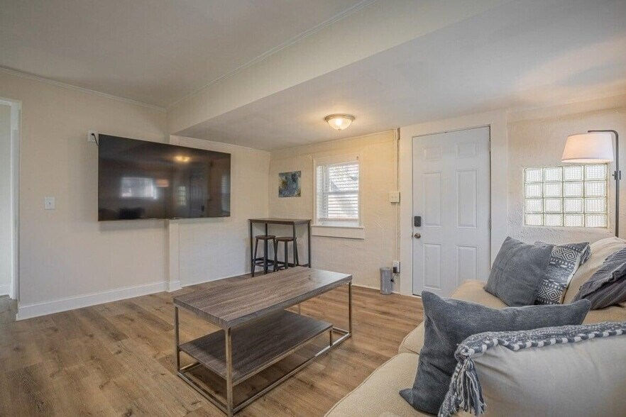 Building Photo - 840 Bobbin Mill Rd