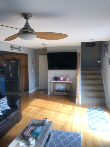 Building Photo - 211 East St