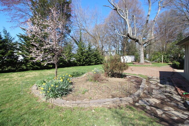 Building Photo - 8504 Wagon Wheel Rd