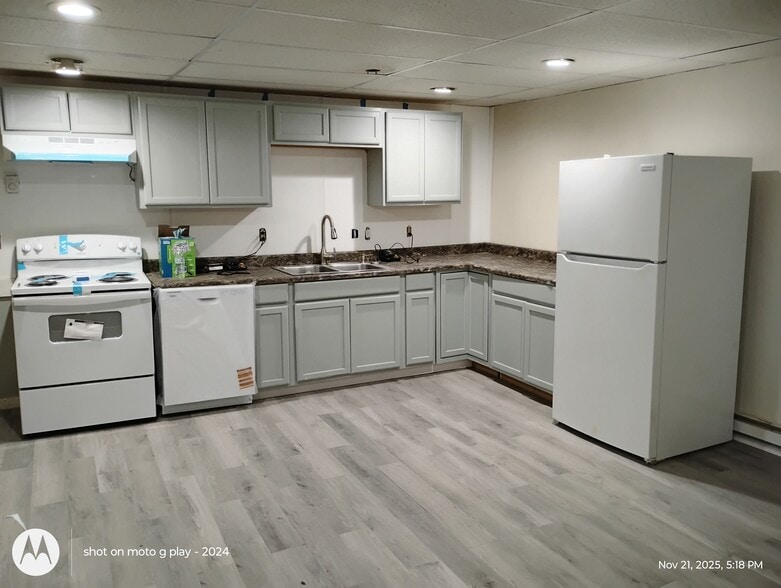 Building Photo - 93 Pleasant St