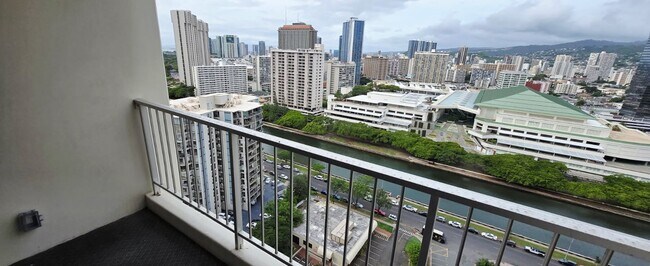 Building Photo - Large One Bedroom Unit- The Villa on Eaton Square #2412