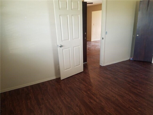 Building Photo - 598 N 40th St