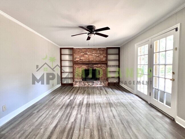 Building Photo - 300 Lydgate Dr
