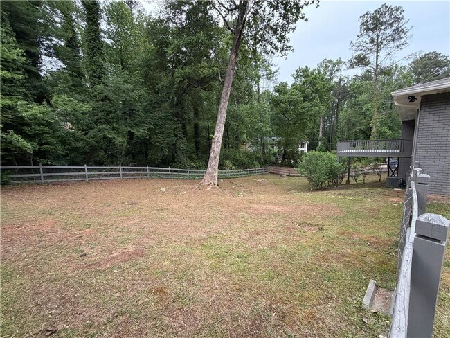 Building Photo - 3336 Camelot Dr NE