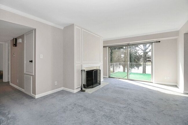 Building Photo - Spacious 2BR/2BA Condo in Prime South Charlotte Location!