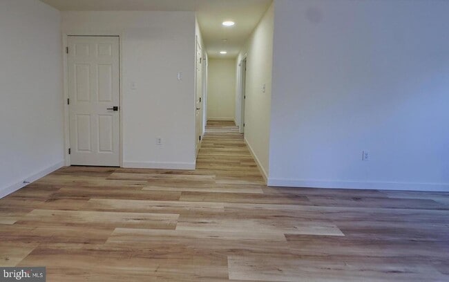 Building Photo - 70 Sequoia Dr