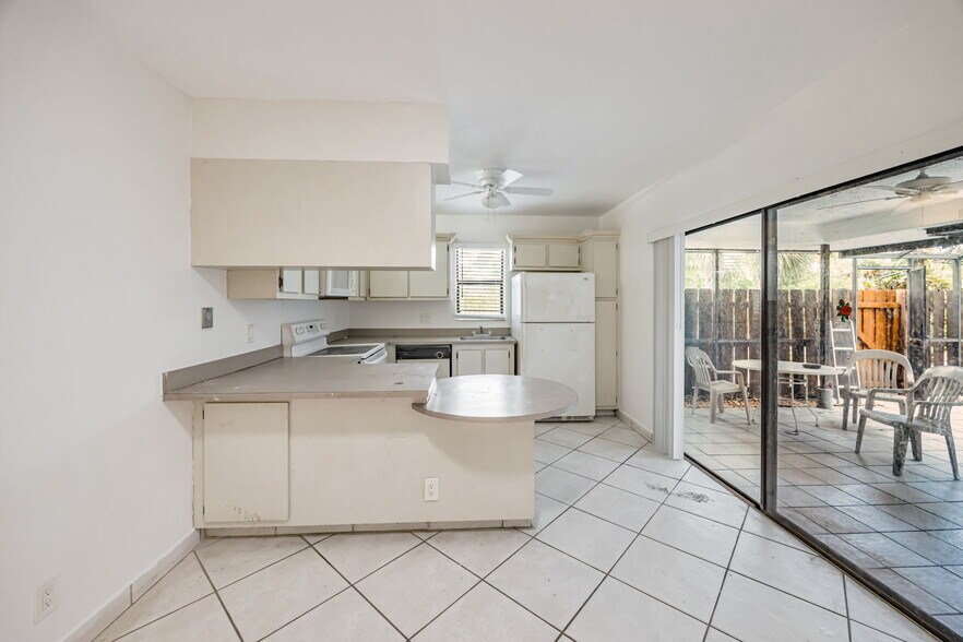 Building Photo - 7506 Courtyard Run E