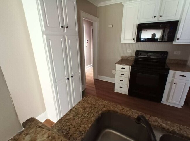 Building Photo - 845 Watson Ave