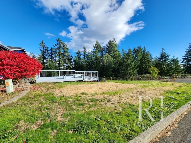 Building Photo - Rambler with 2-Car Garage, RV/Boat Parking...