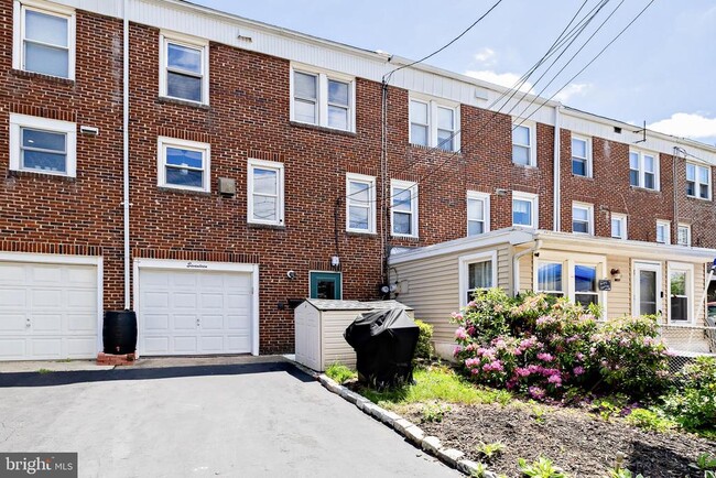 Building Photo - 17 Dowling Ave