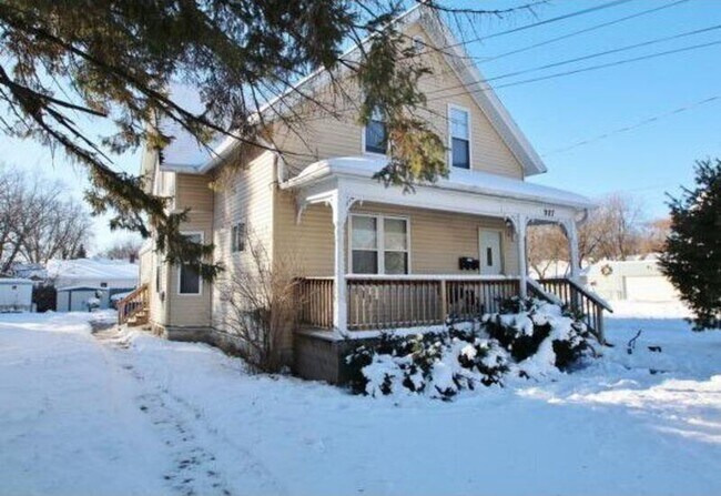 Building Photo - 907 Kellogg St