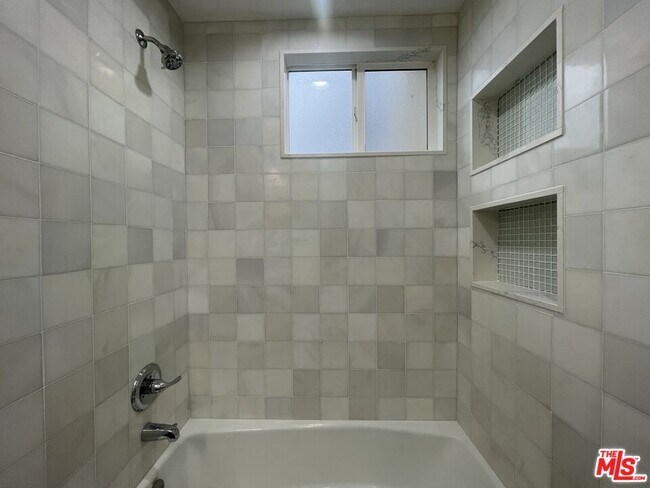 Building Photo - 1126 N Formosa Ave