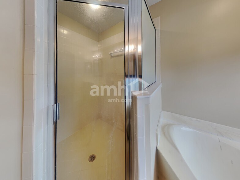 Building Photo - 13839 Fish Eagle Dr W