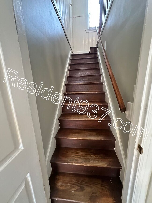 Building Photo - 3 Bed 1 Bath Home