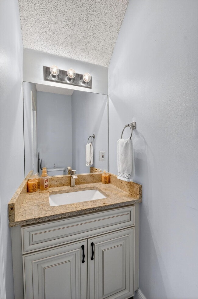 Building Photo - 5015 Palmbrooke Cir