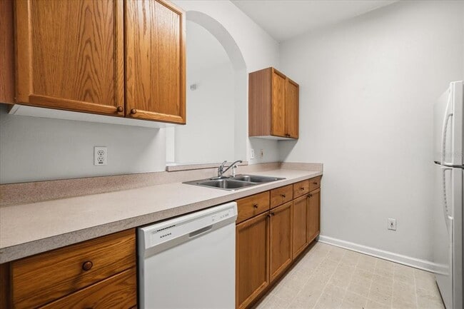 Building Photo - 8101 Coconut Palm Way