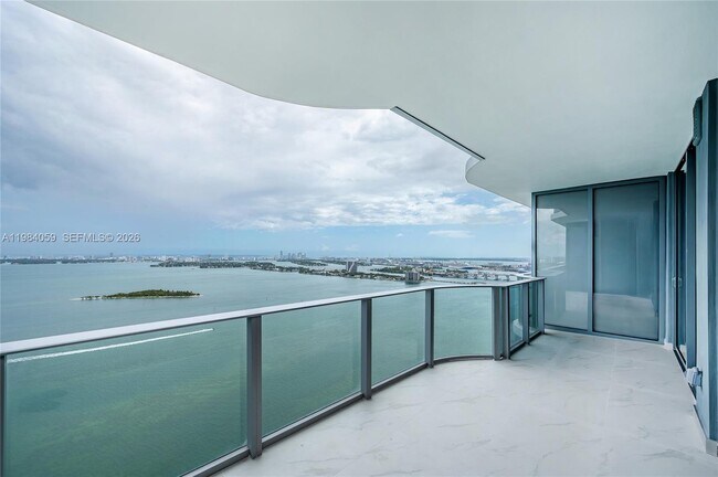 Building Photo - 700 NE 24th St