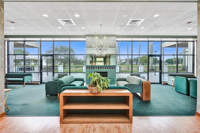 Building Photo - 3001 Portofino Isle