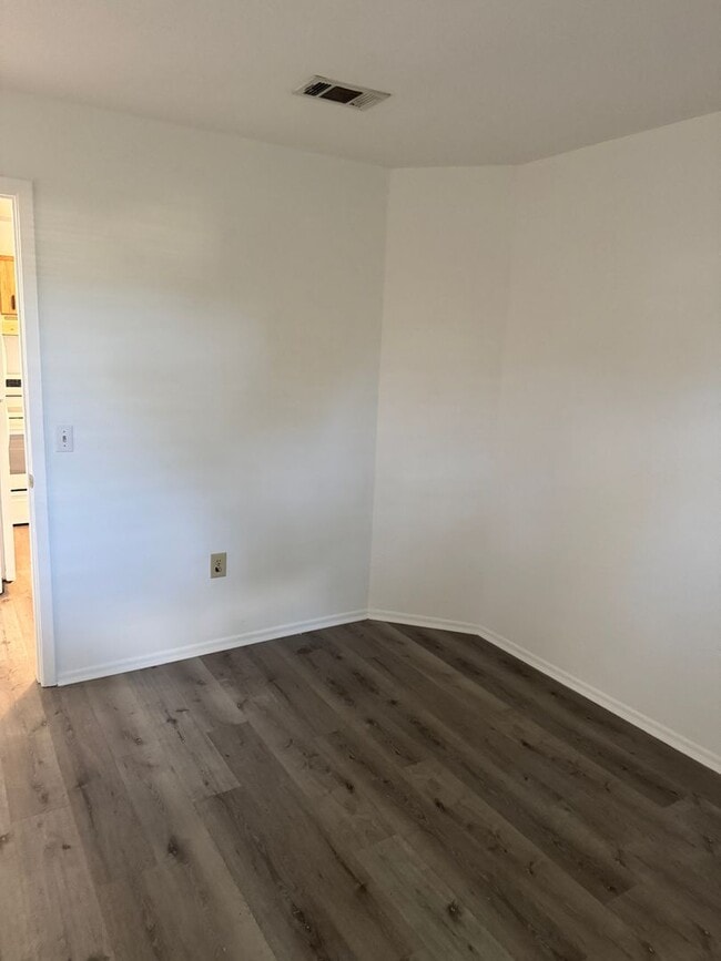 Building Photo - Stylish 2BR Cocoa Rental with Open Layout & Easy Commute