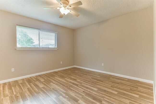 Building Photo - 104 Brigadoon Ln