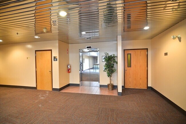 Building Photo - 10 Linwood St